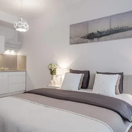 Absynt Ovo فندق فروتسواف