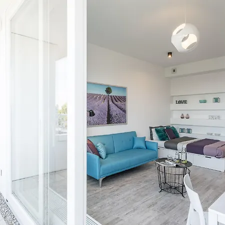 Absynt Ovo فندق *