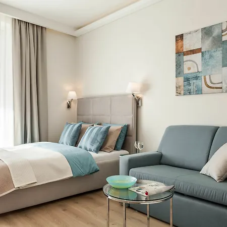 Absynt Ovo فندق فروتسواف